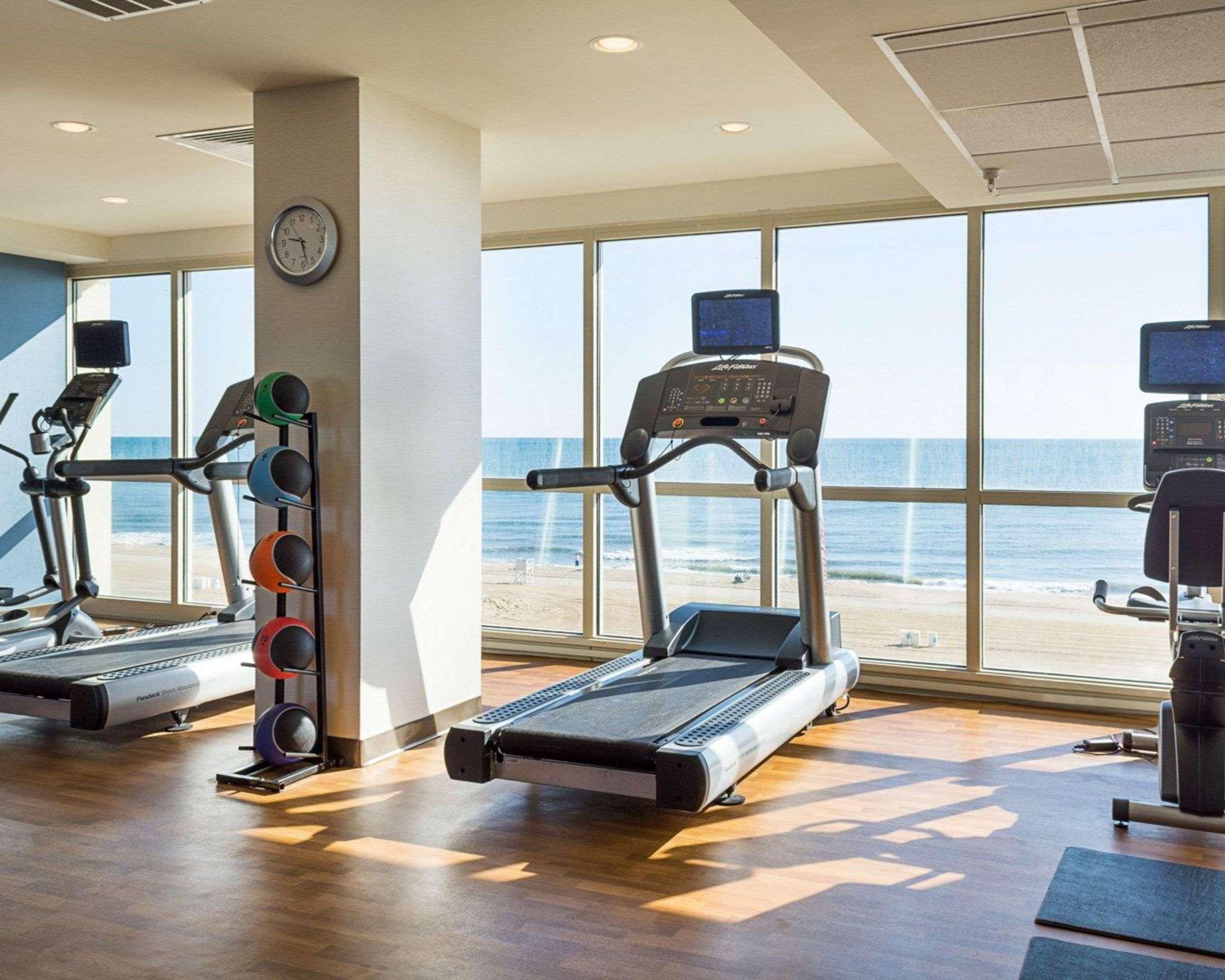 Comfort Suites Beachfront Вирджиния Бийч Екстериор снимка