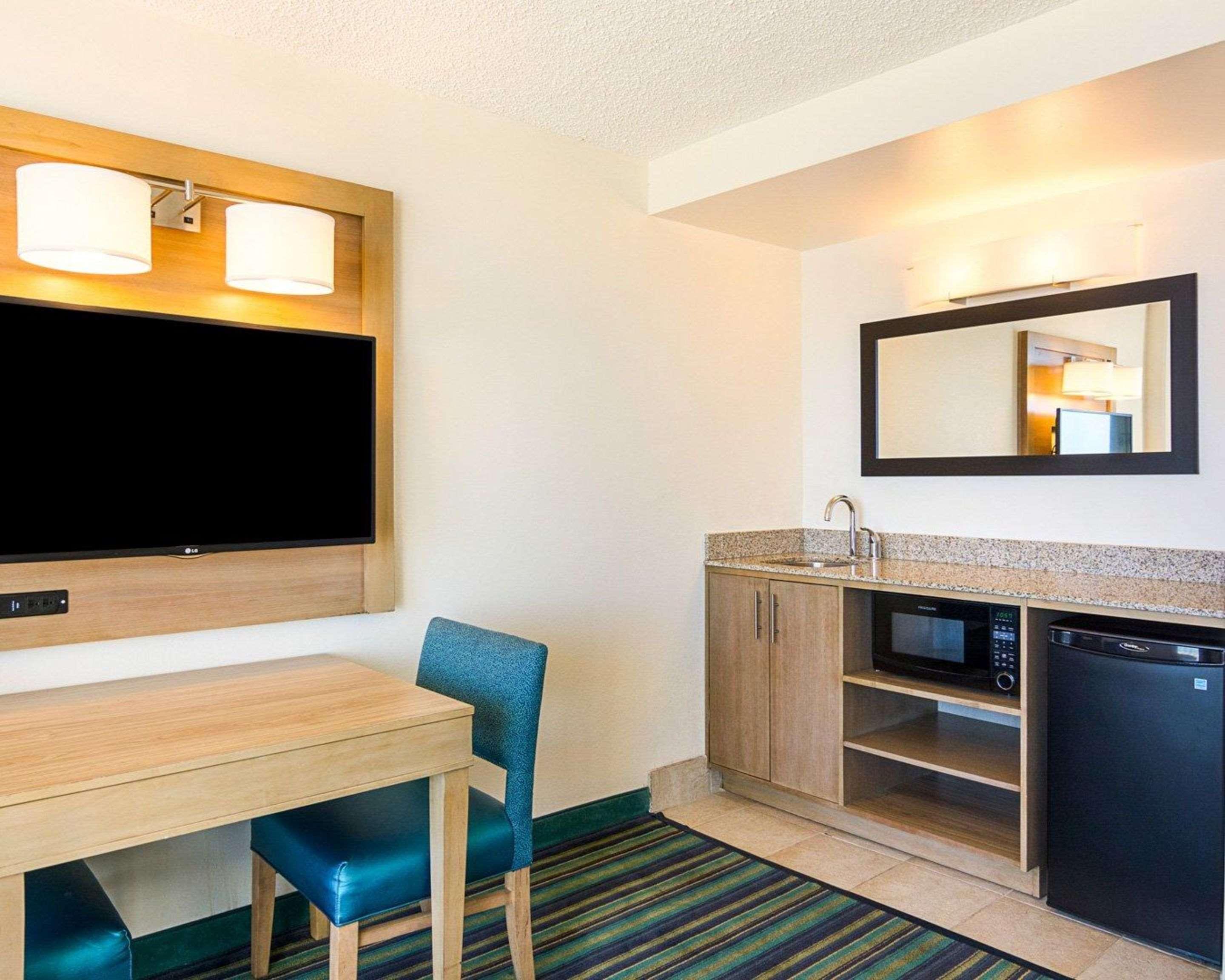 Comfort Suites Beachfront Вирджиния Бийч Екстериор снимка
