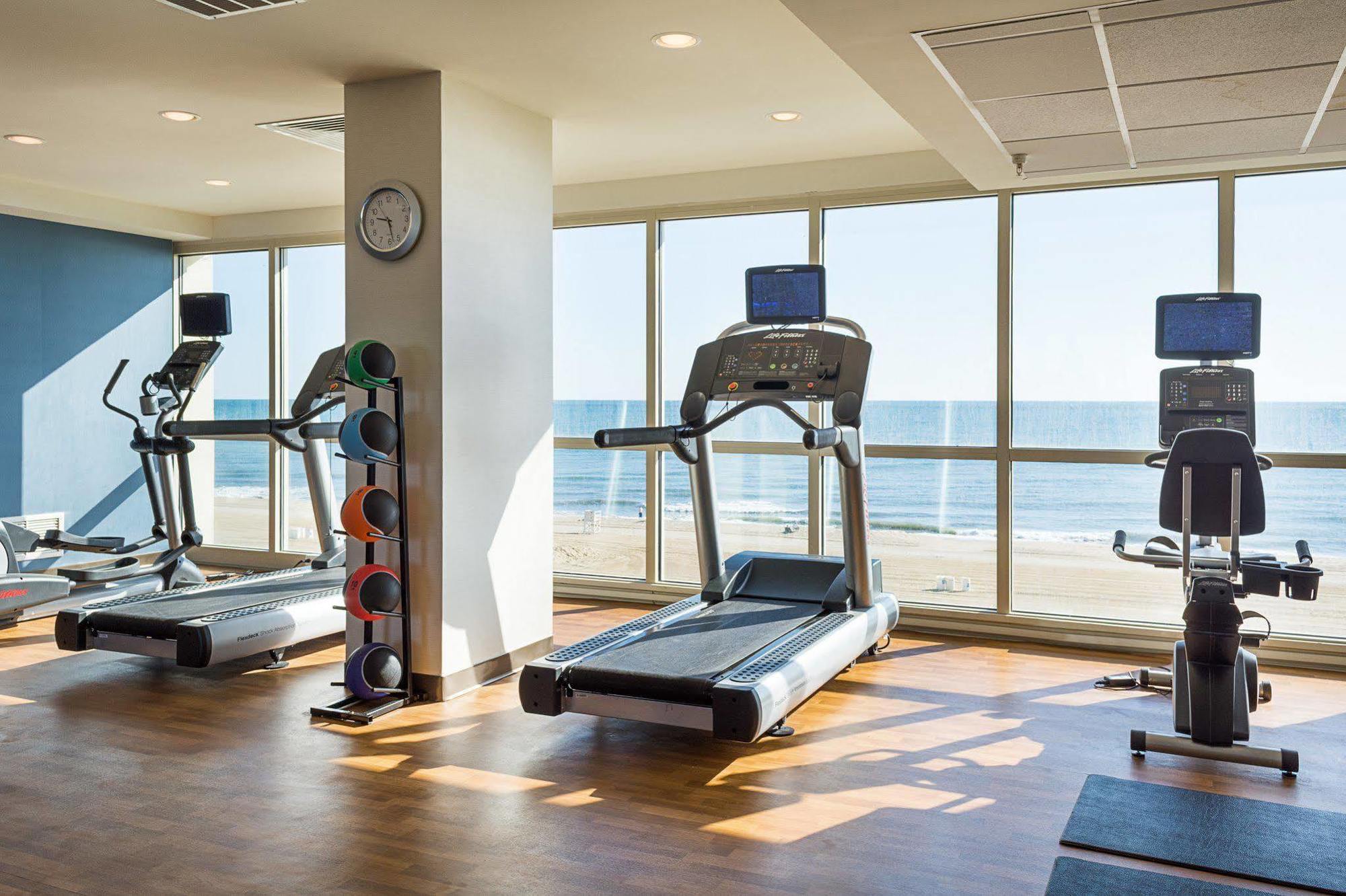 Comfort Suites Beachfront Вирджиния Бийч Екстериор снимка